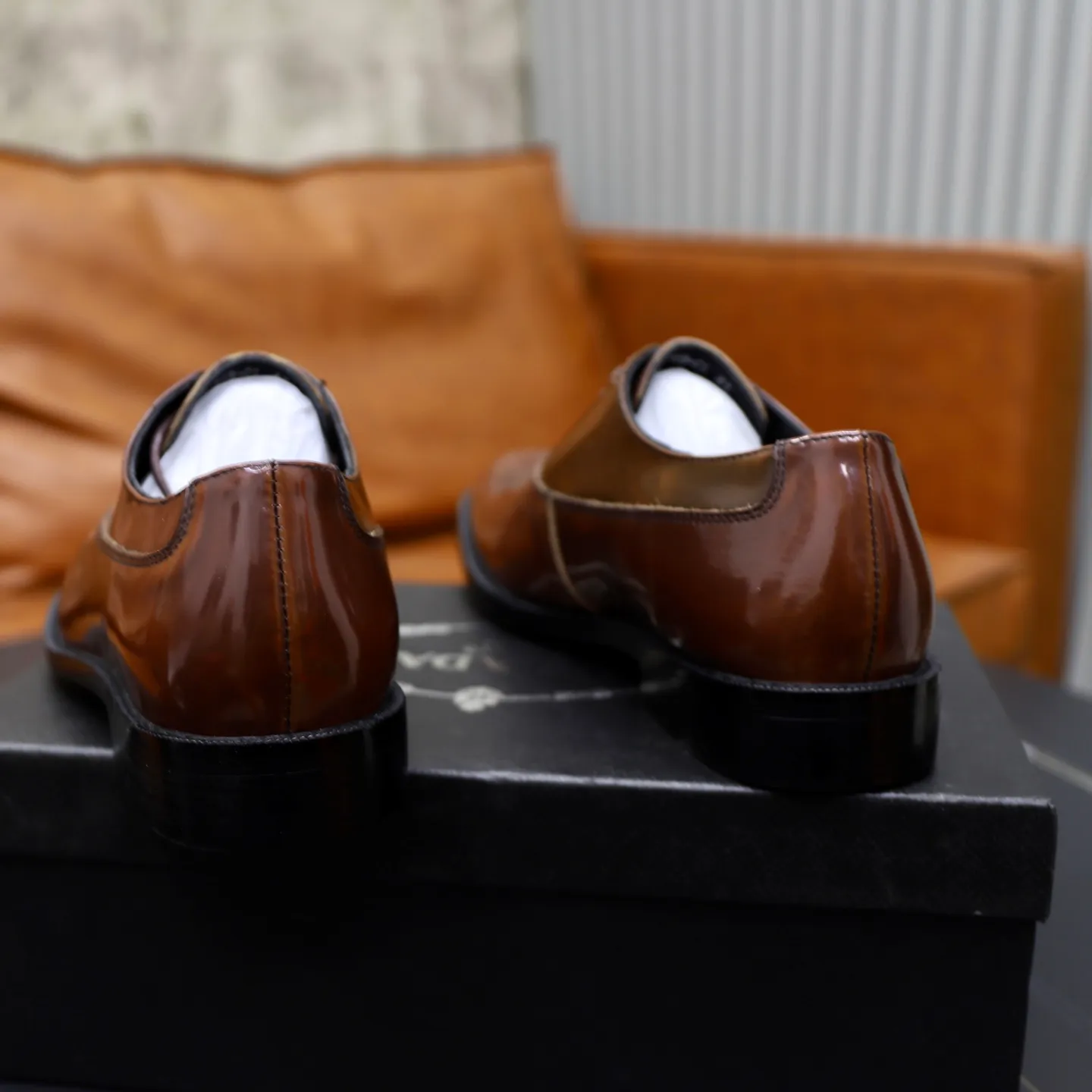 Ex-factory price: 540💰🙅‍♂️🙅‍♂️🙅‍♂️ Brand: PRADA Standard code: Men's code 38-44 (45 can be customized) Grade: Same style as the official website Original order quality Material: Original cowhide surface Comfortable cowhide lining Original outsole Style category: Men's fashionable casual leather shoes Distinguished big-name luxury elements Top luxury Color: actual picture color